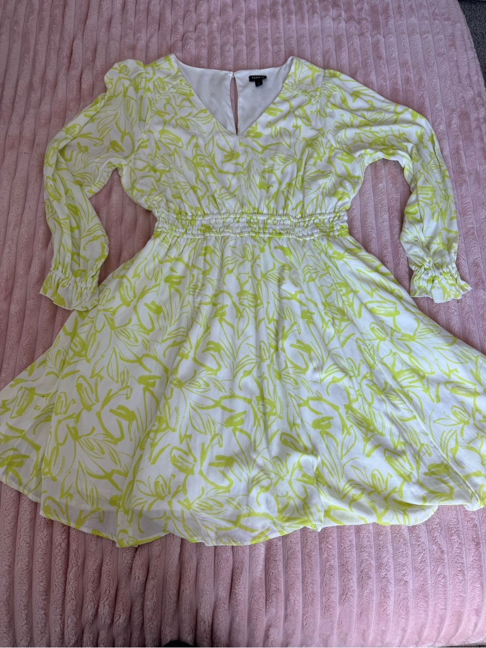 Torrid Size 1 White Lime Floral Smocked Waist Long Sleeve Fit & Flare Dress - Picture 10 of 11